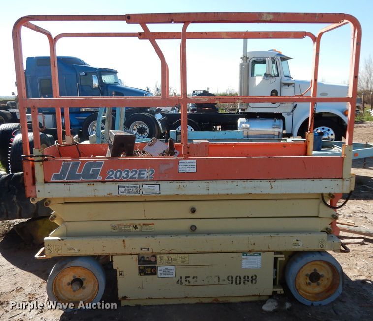 image for item DH2388 JLG 2032  scissor lift
