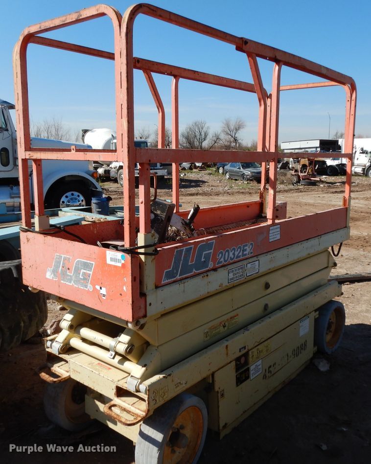 image for item DH2388 JLG 2032  scissor lift
