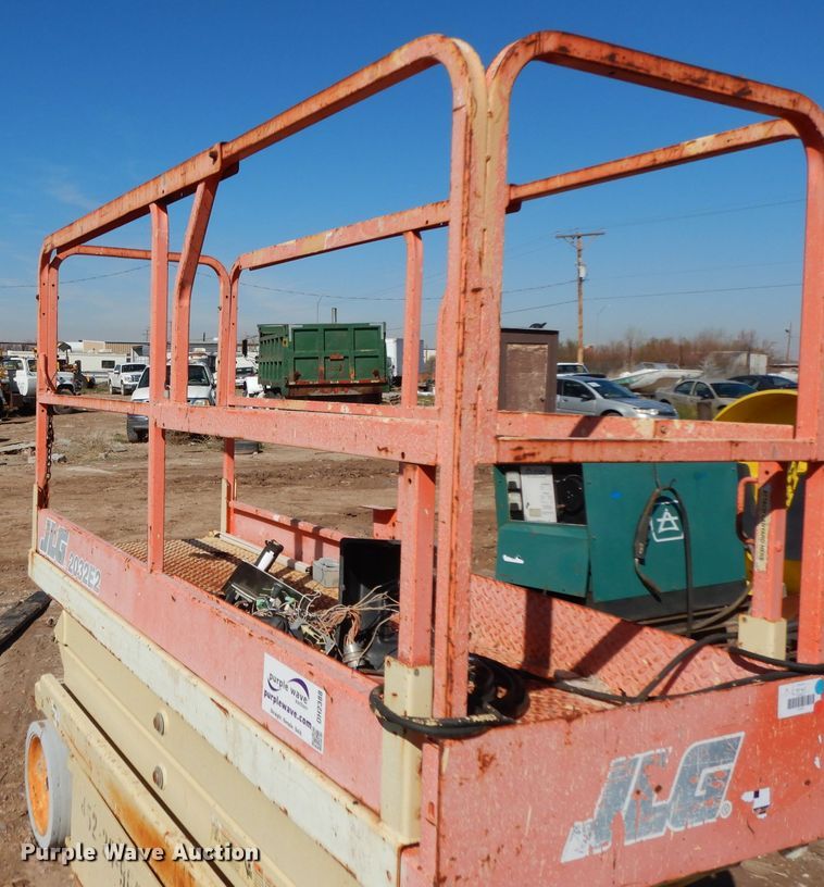 image for item DH2388 JLG 2032  scissor lift