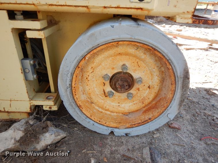 image for item DH2388 JLG 2032  scissor lift