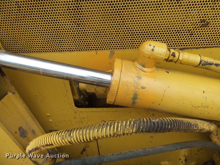 image for item DH7918 1993 Caterpillar D4C LGP  crawler dozer