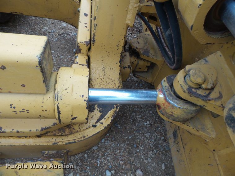 image for item DH7918 1993 Caterpillar D4C LGP  crawler dozer