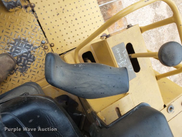 image for item DH7918 1993 Caterpillar D4C LGP  crawler dozer