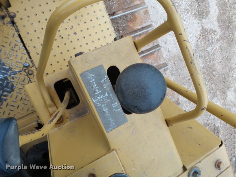 image for item DH7918 1993 Caterpillar D4C LGP  crawler dozer