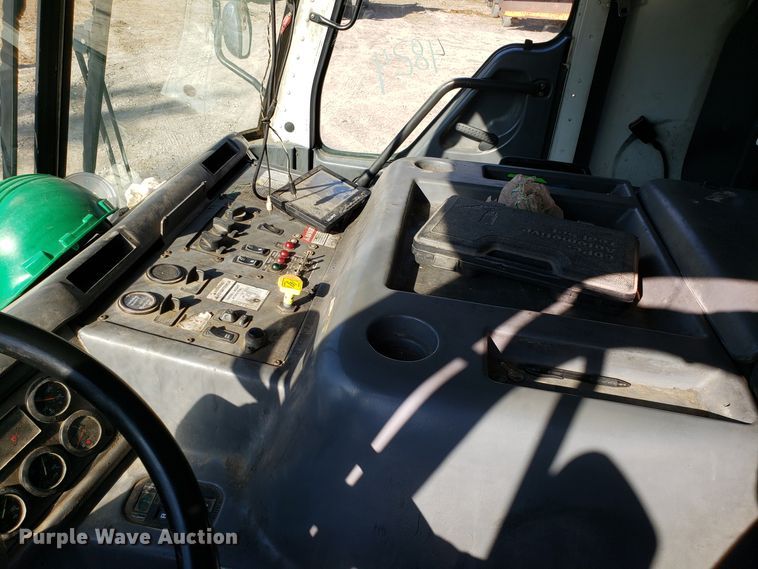 image for item EK9102 2007 American Lafrance Condor refuse truck