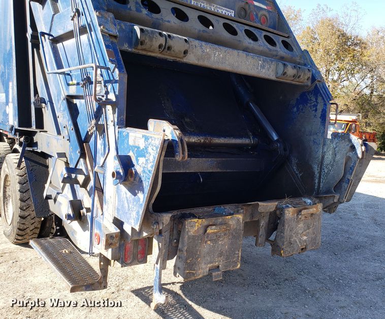 image for item EK9102 2007 American Lafrance Condor refuse truck