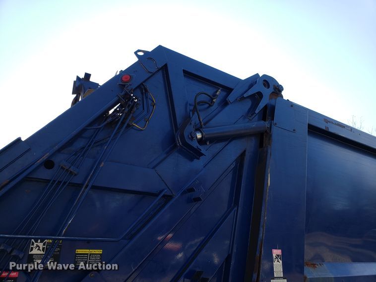 image for item EK9102 2007 American Lafrance Condor refuse truck