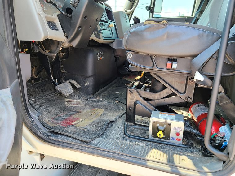 image for item EL9805 2008 International 4400 tank truck