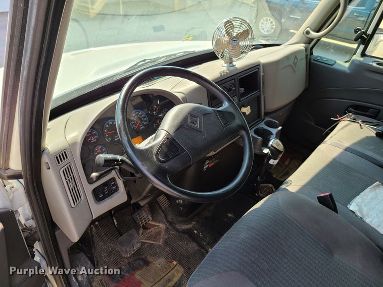 image for item EL9805 2008 International 4400 tank truck