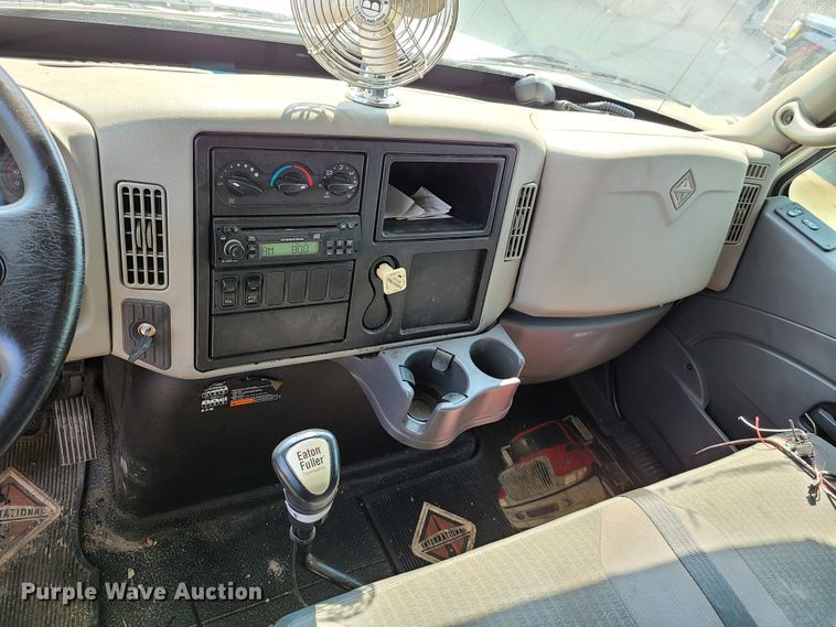 image for item EL9805 2008 International 4400 tank truck