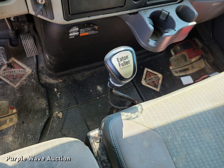 image for item EL9805 2008 International 4400 tank truck