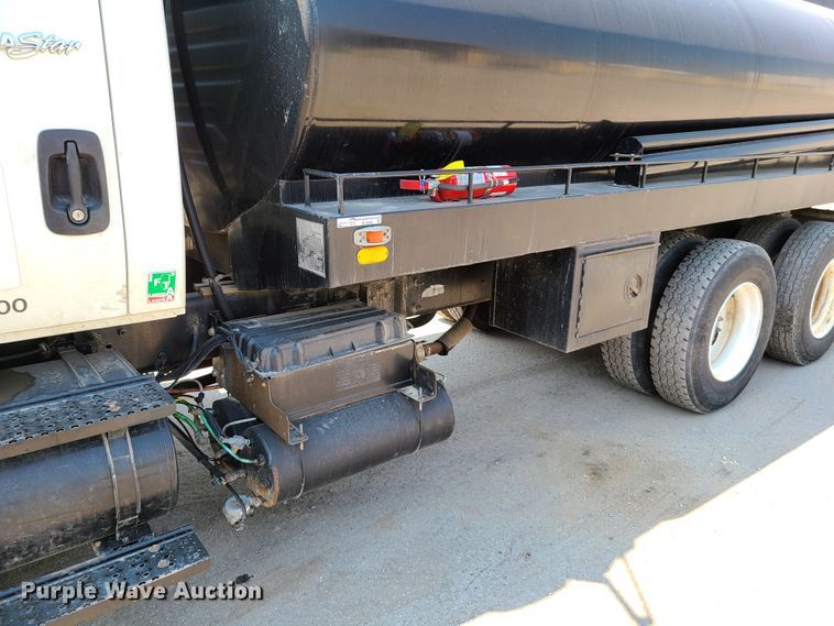 image for item EL9805 2008 International 4400 tank truck