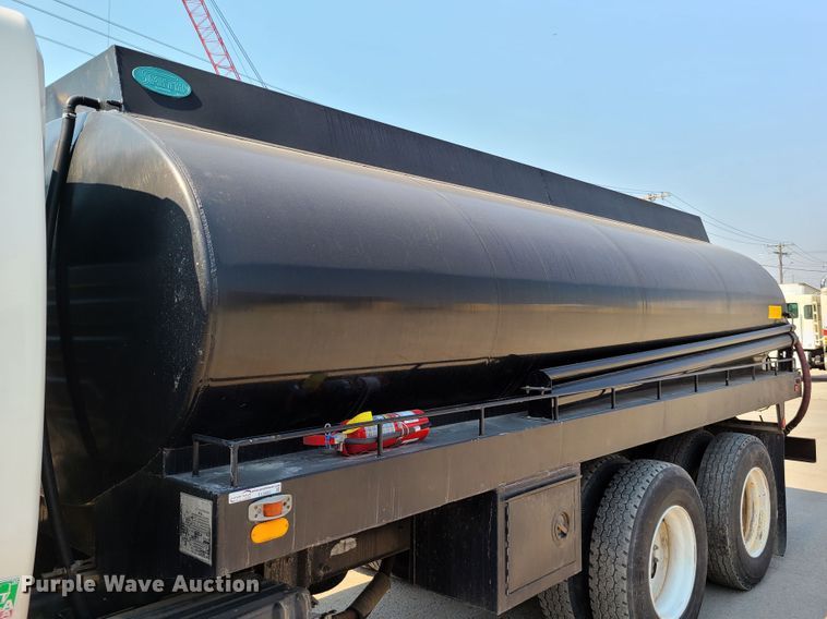 image for item EL9805 2008 International 4400 tank truck