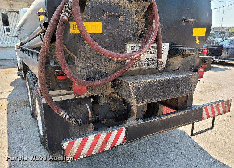 image for item EL9805 2008 International 4400 tank truck