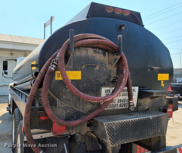 image for item EL9805 2008 International 4400 tank truck