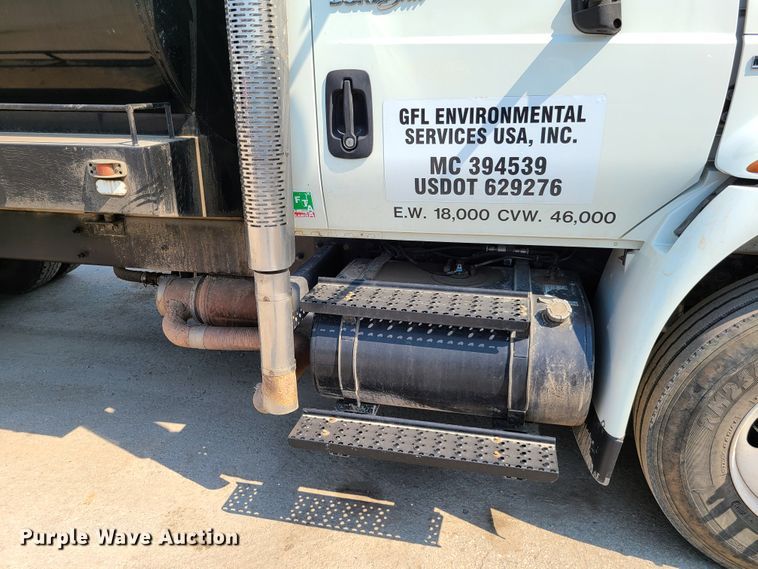 image for item EL9805 2008 International 4400 tank truck