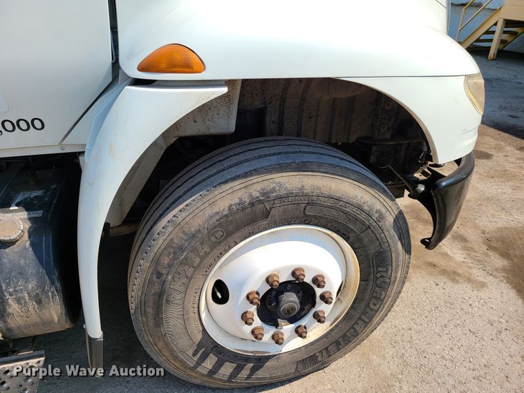 image for item EL9805 2008 International 4400 tank truck