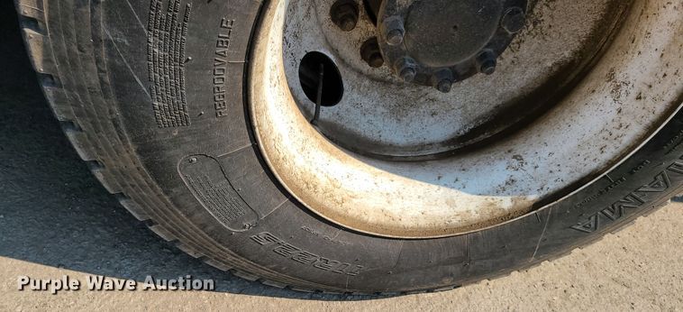 image for item EL9805 2008 International 4400 tank truck