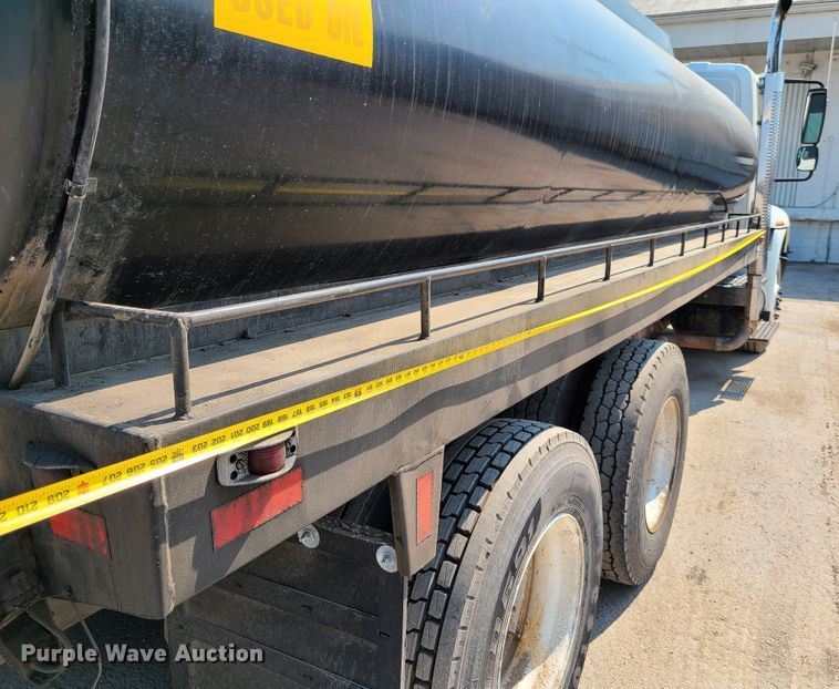 image for item EL9805 2008 International 4400 tank truck