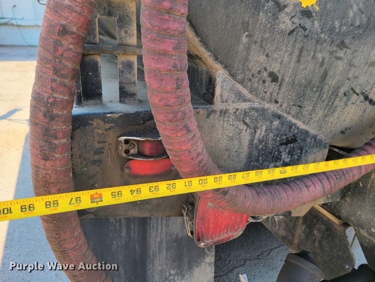 image for item EL9805 2008 International 4400 tank truck