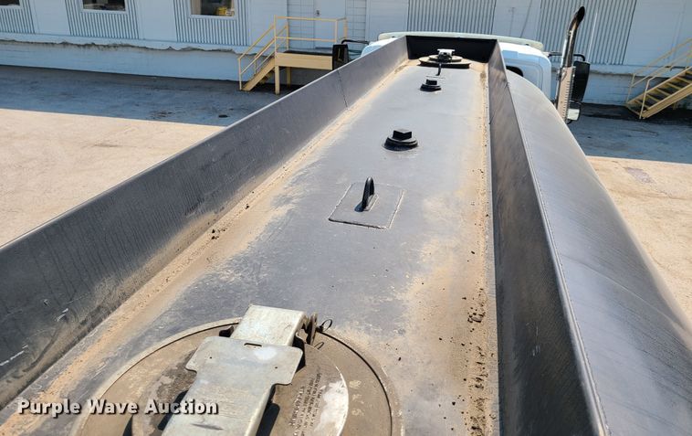 image for item EL9805 2008 International 4400 tank truck