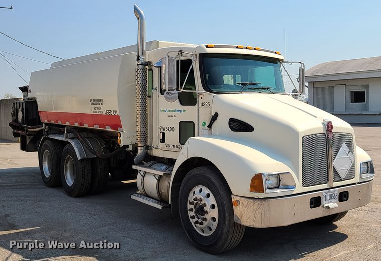image for item EL9806 2007 Kenworth T300 tank truck