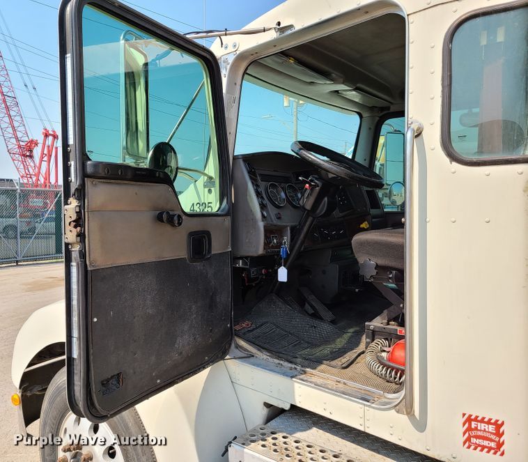 image for item EL9806 2007 Kenworth T300 tank truck