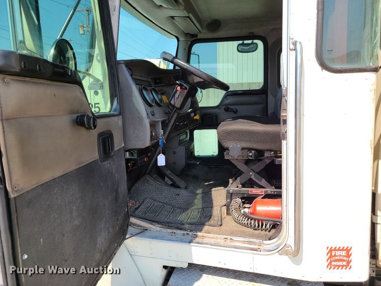 image for item EL9806 2007 Kenworth T300 tank truck