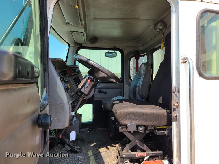 image for item EL9806 2007 Kenworth T300 tank truck