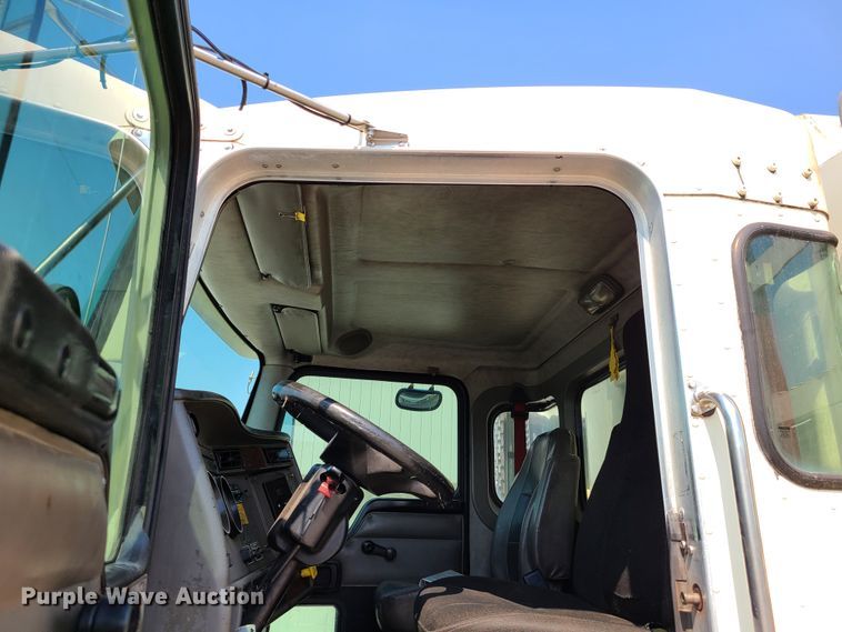 image for item EL9806 2007 Kenworth T300 tank truck