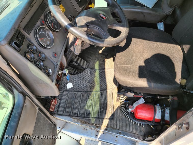 image for item EL9806 2007 Kenworth T300 tank truck