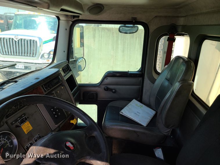 image for item EL9806 2007 Kenworth T300 tank truck