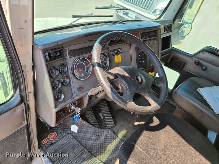 image for item EL9806 2007 Kenworth T300 tank truck