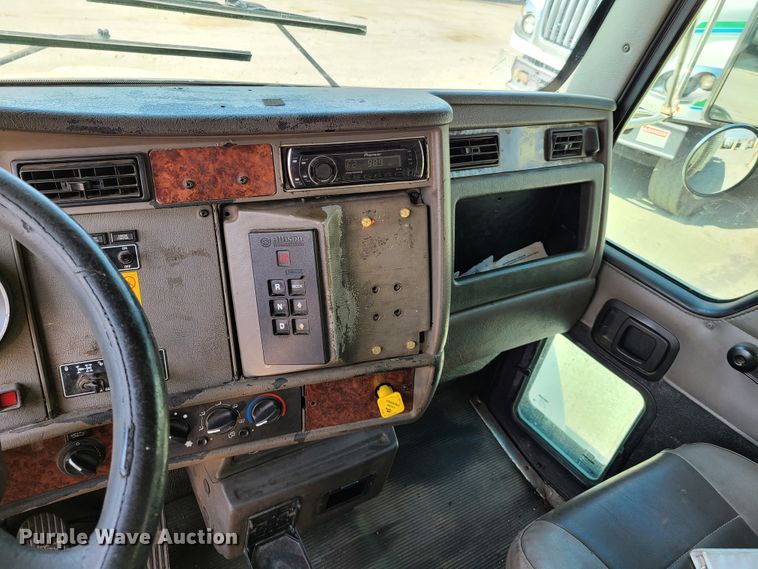 image for item EL9806 2007 Kenworth T300 tank truck