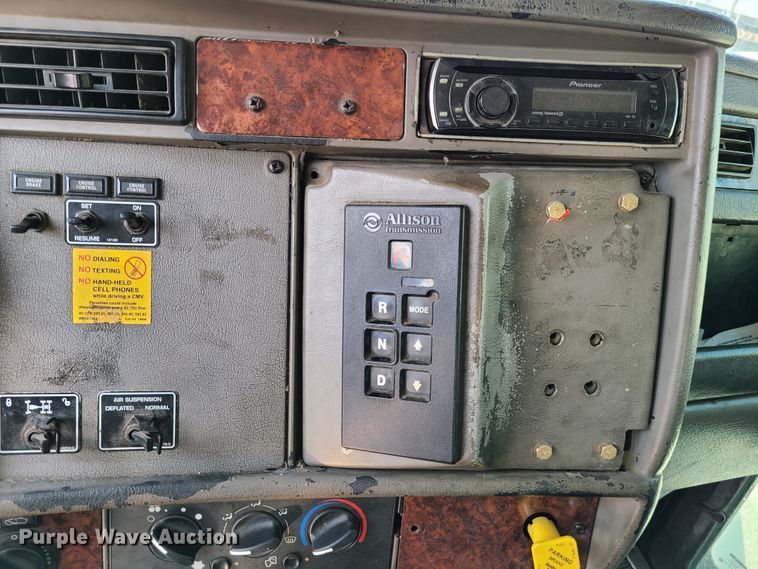 image for item EL9806 2007 Kenworth T300 tank truck