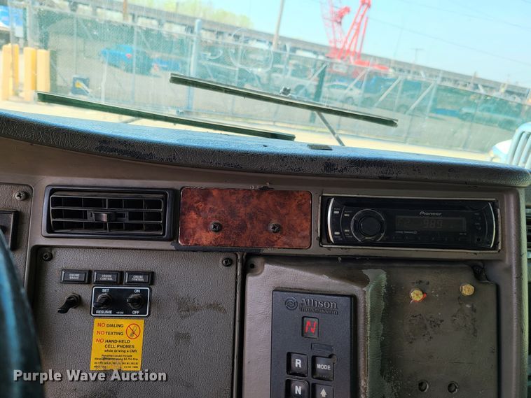 image for item EL9806 2007 Kenworth T300 tank truck