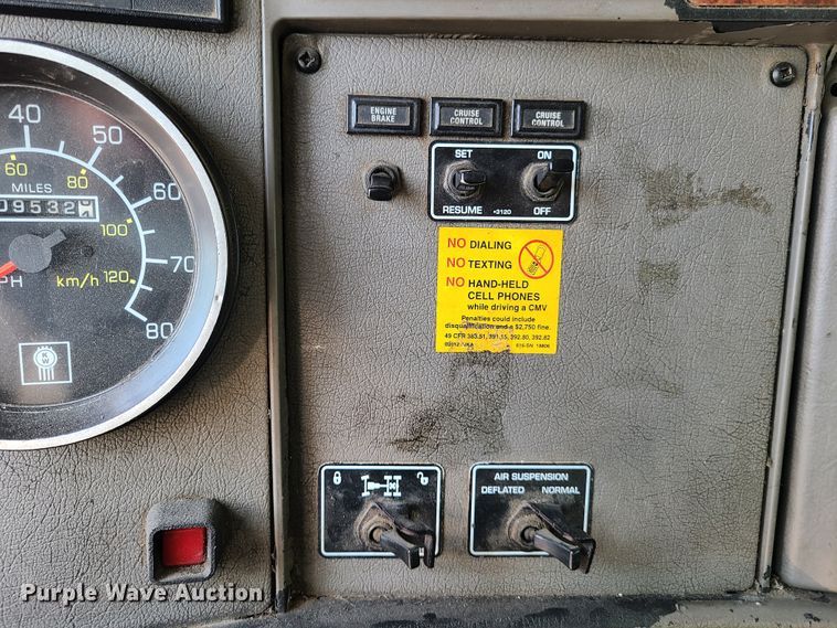 image for item EL9806 2007 Kenworth T300 tank truck