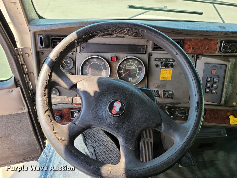 image for item EL9806 2007 Kenworth T300 tank truck