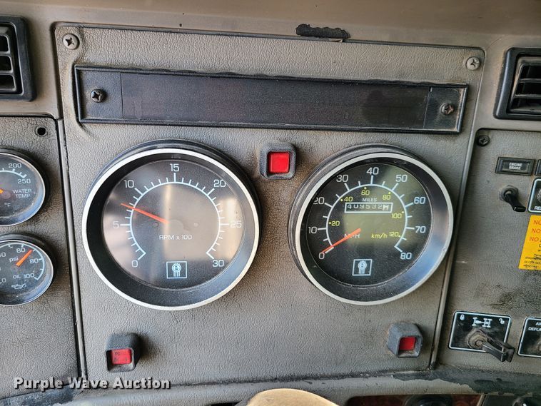 image for item EL9806 2007 Kenworth T300 tank truck