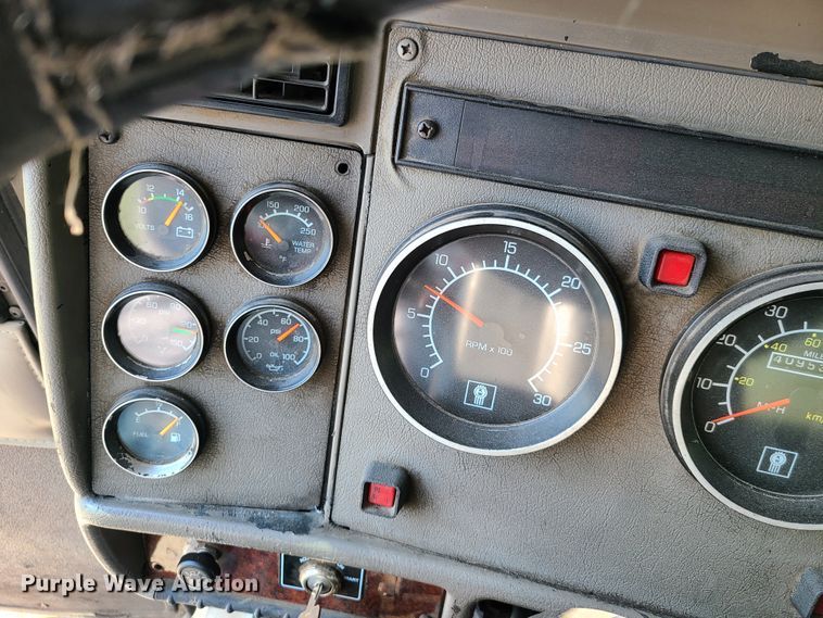 image for item EL9806 2007 Kenworth T300 tank truck