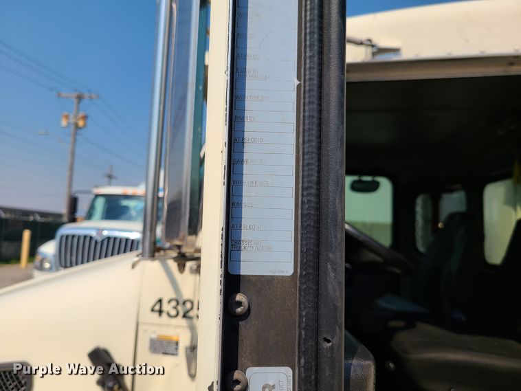 image for item EL9806 2007 Kenworth T300 tank truck