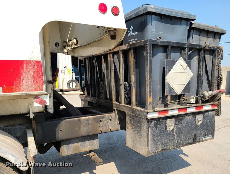 image for item EL9806 2007 Kenworth T300 tank truck