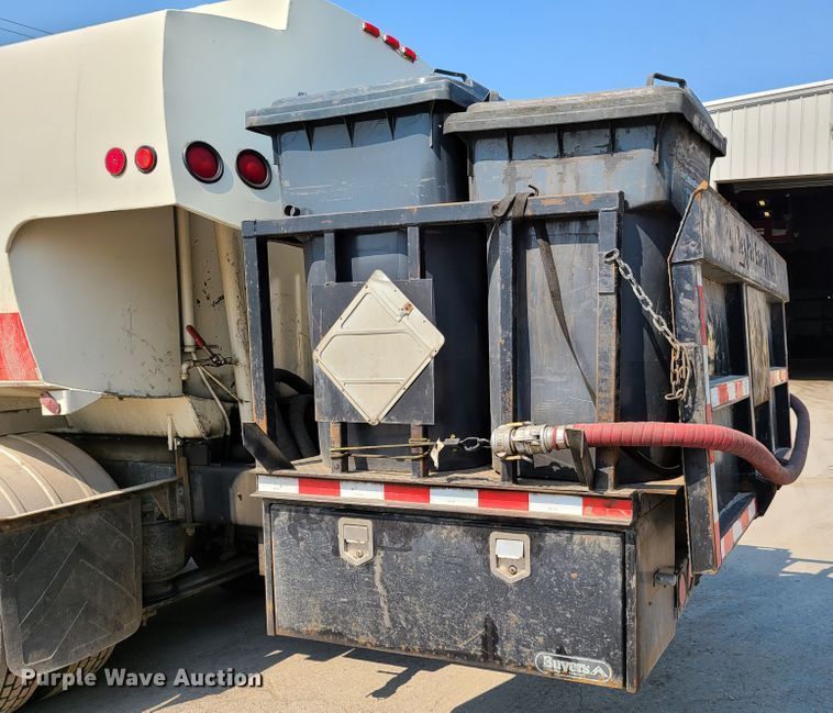 image for item EL9806 2007 Kenworth T300 tank truck