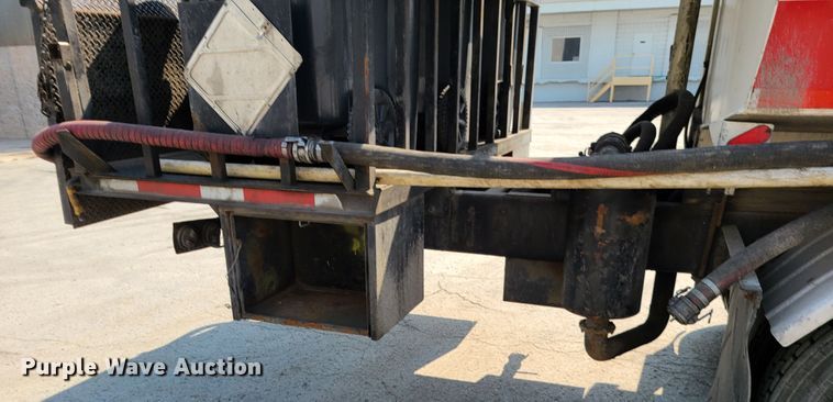 image for item EL9806 2007 Kenworth T300 tank truck