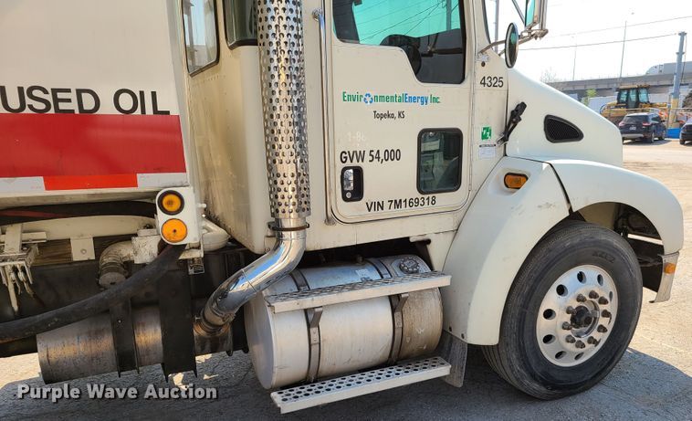 image for item EL9806 2007 Kenworth T300 tank truck