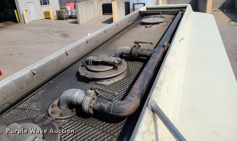 image for item EL9806 2007 Kenworth T300 tank truck