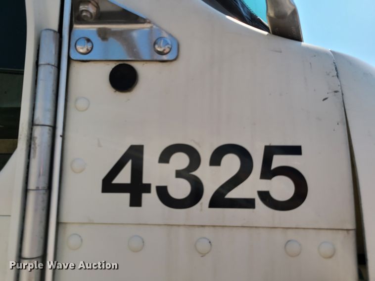 image for item EL9806 2007 Kenworth T300 tank truck