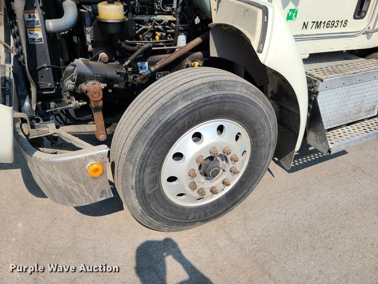 image for item EL9806 2007 Kenworth T300 tank truck