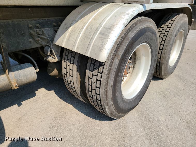 image for item EL9806 2007 Kenworth T300 tank truck