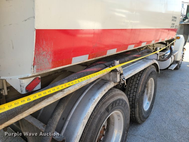 image for item EL9806 2007 Kenworth T300 tank truck